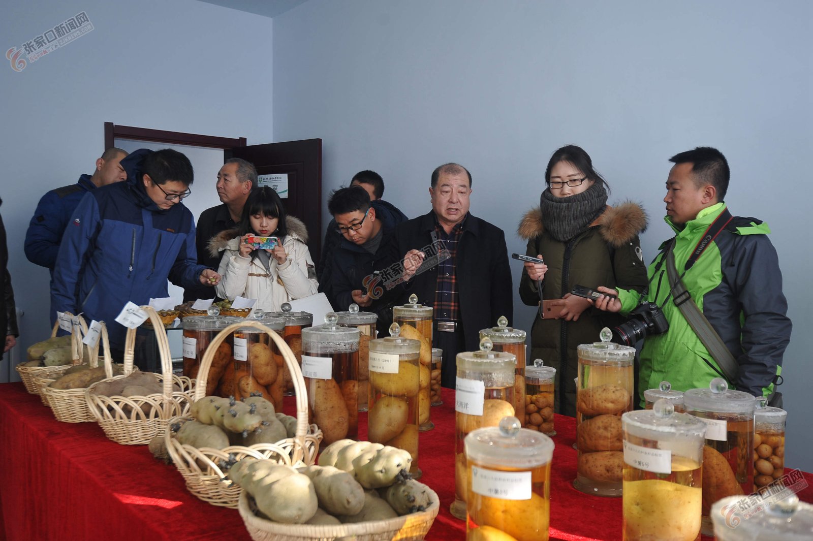 【AG亚娱集团官方】老年人床上身体练习抗疾病的方法(图2) AG亚娱集团